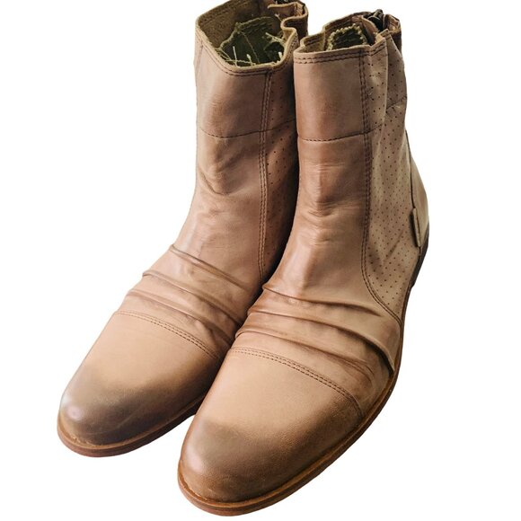Frye Tan Shoes